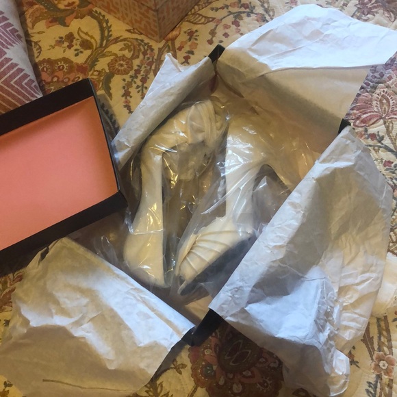 Classic Satin Peep Toe Ivory Bridal Pumps - Picture 7 of 8